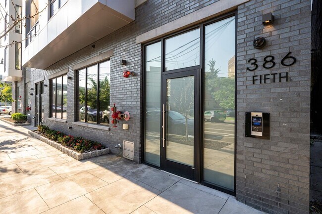 Building Photo - 386 5th St