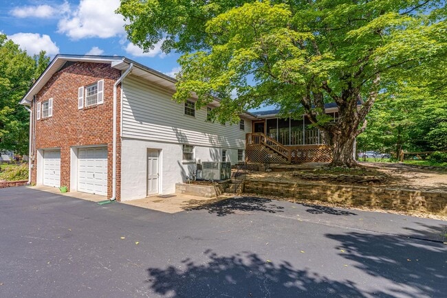 Building Photo - 9528 Gulf Park Dr