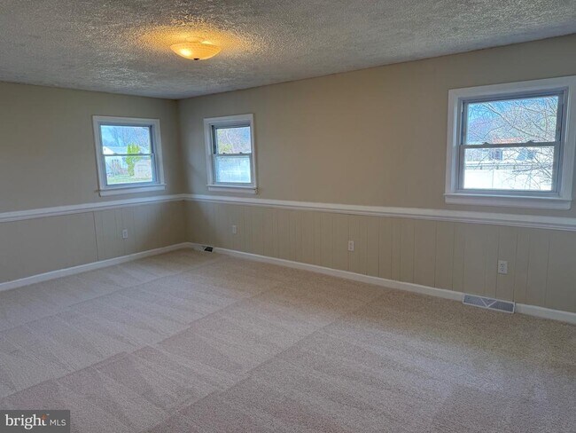 Building Photo - 10421 Tidewater Trail