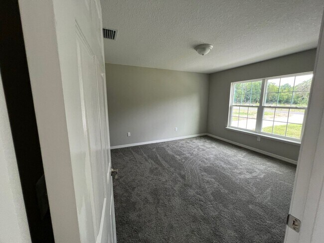 Building Photo - Home in the shores