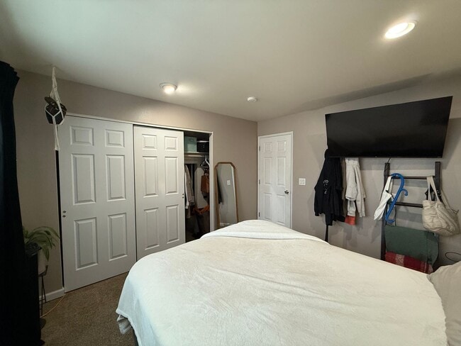 Building Photo - NEW YEAR NEW HOME! 3 bed, 2.5 bath, 2 car garage in South Anchorage