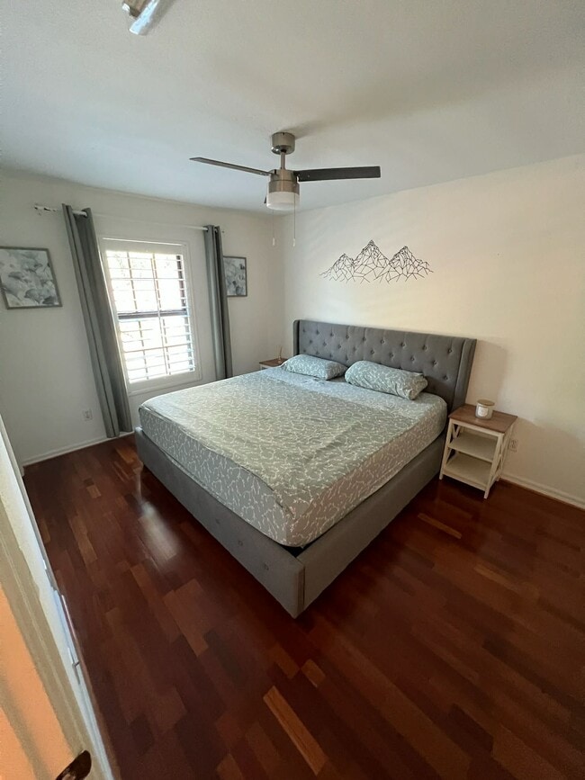 Building Photo - 7575 Meadow Lakes Dr