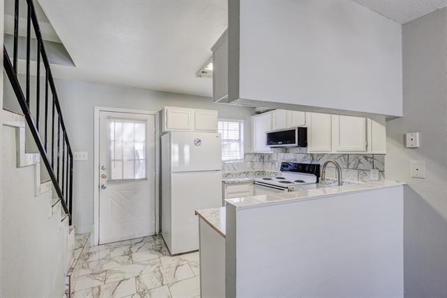 Building Photo - 613 Carriagehouse Ln