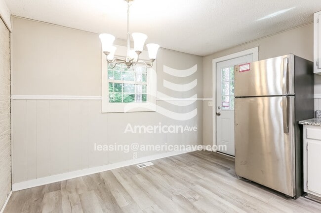 Building Photo - 2305 Standing Springs Rd