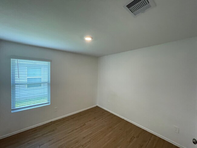 Building Photo - 18727 Mercer Fls Dr
