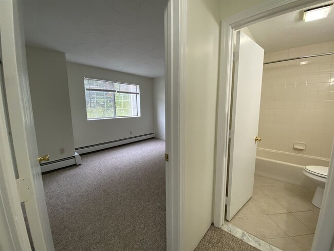 Building Photo - 383 Huse Rd