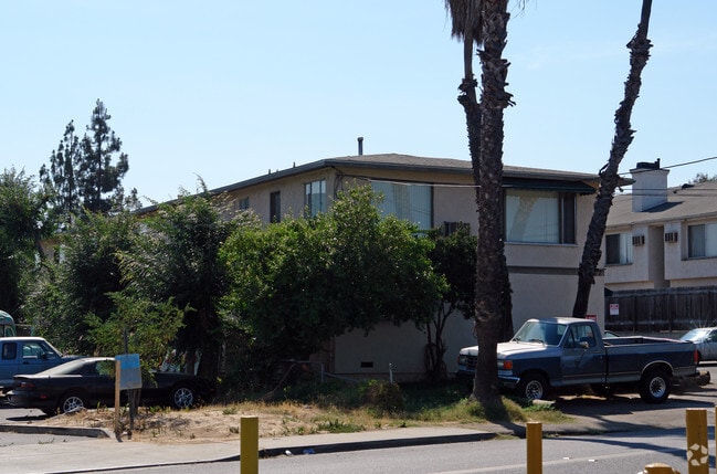 Building Photo - 9747 Riverview Ave