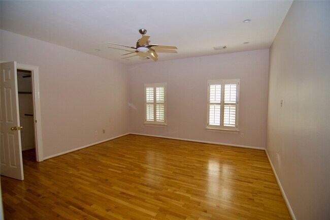 Building Photo - 3015 Bonnebridge Way Blvd