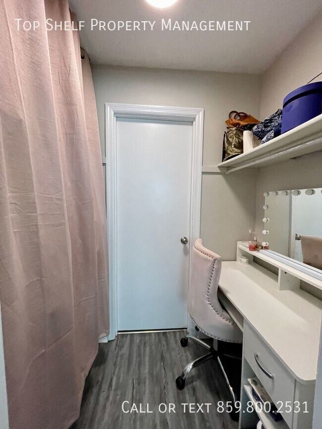 Building Photo - 2 Bedroom Condo Off Alumni!