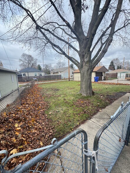 Building Photo - 7934 43rd Ave