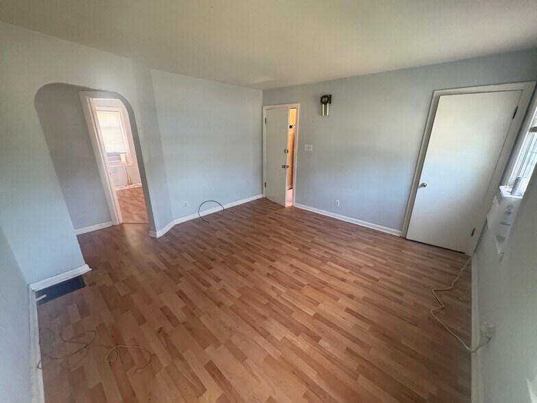Building Photo - 762 Ross Ave