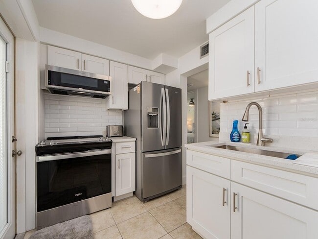 Building Photo - 241 Skiff Point