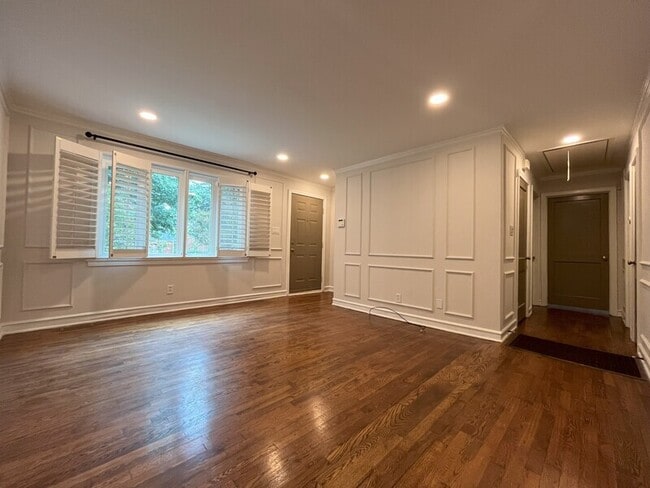 Building Photo - 1831 Jameston Dr