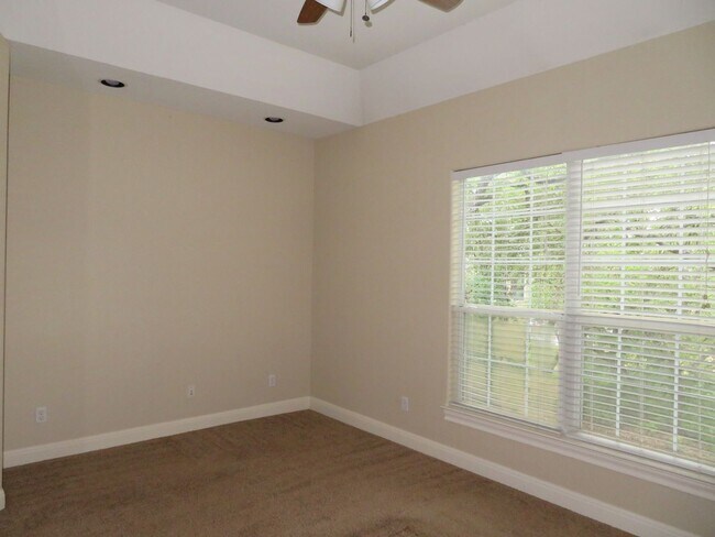 Building Photo - MORADO COVE CONDOS  --  FREE RENT - CALL F...