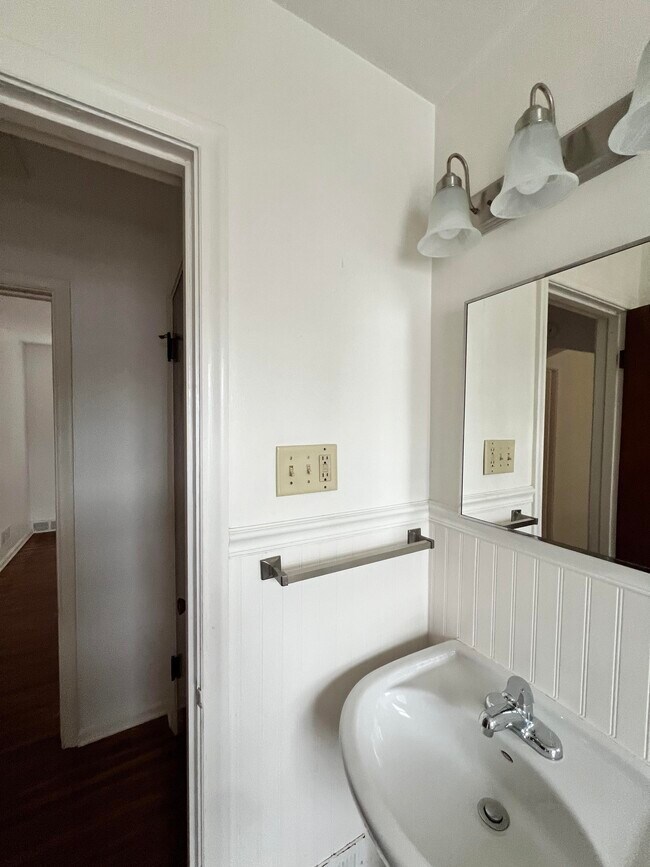 Building Photo - 4423 Vermaas Ave