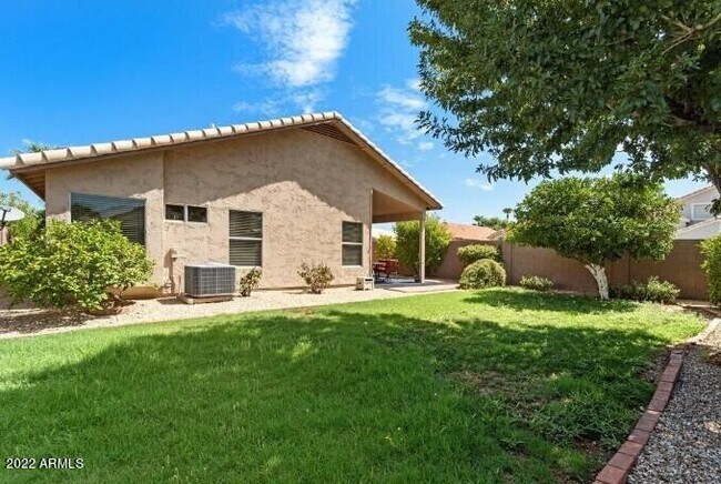 Building Photo - 2235 E Donald Dr