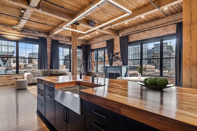 Building Photo - 1000 W Washington Blvd