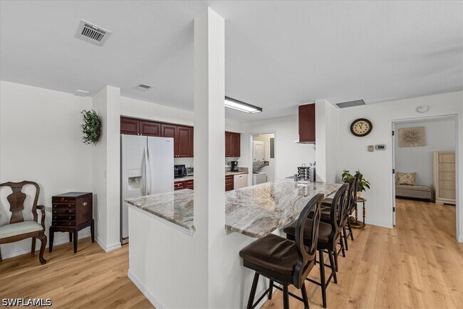 Building Photo - 925 Palm View Dr