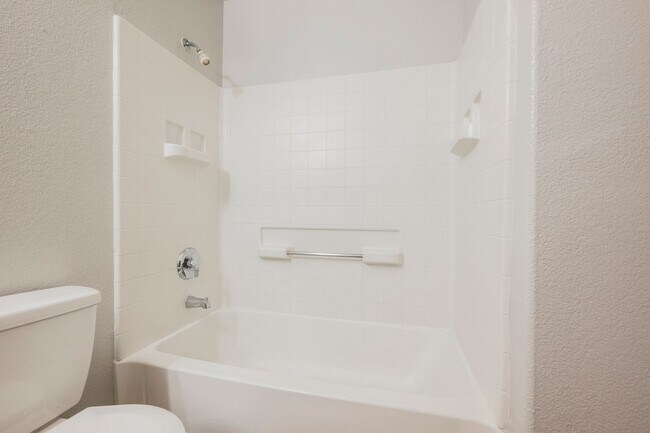 Building Photo - Like-New 2BR/2BA Condo in Gated Manzanita Community – Vaulted Ceilings & Fireplace!