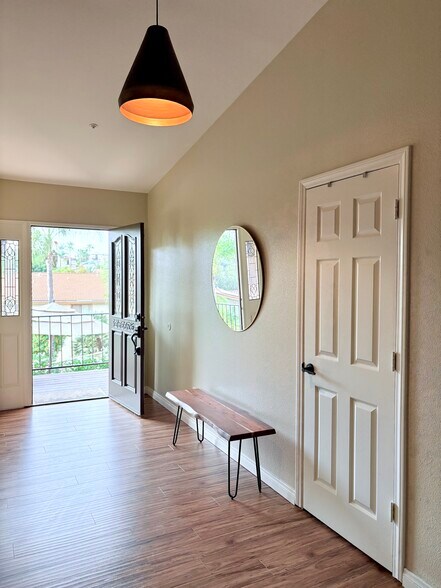 Building Photo - 709 Bozanich Cir