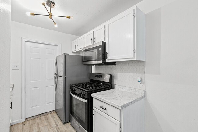Building Photo - 3038 Weir Ave