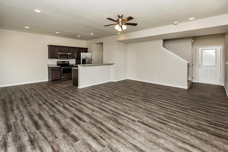 Building Photo - 931 SE 10th Ln