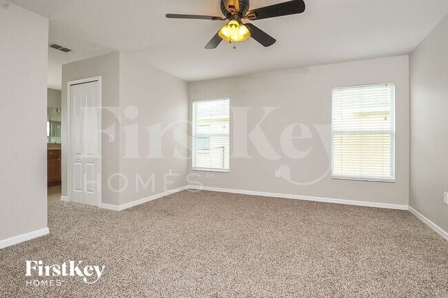 Building Photo - 5203 Ashwood Dr