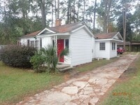 Building Photo - 1516 Iola Dr