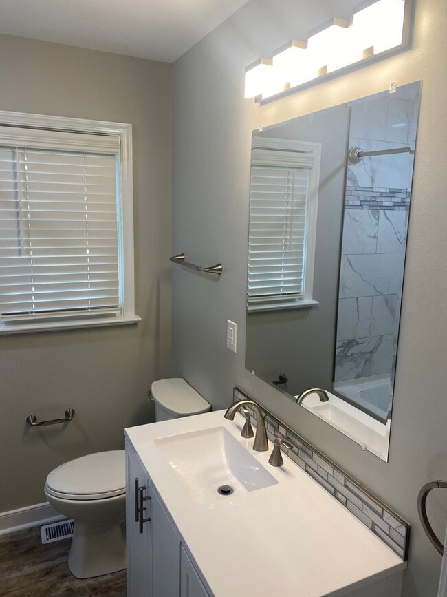 Building Photo - Settle in to this beautiful 3 bed 3 bath i...