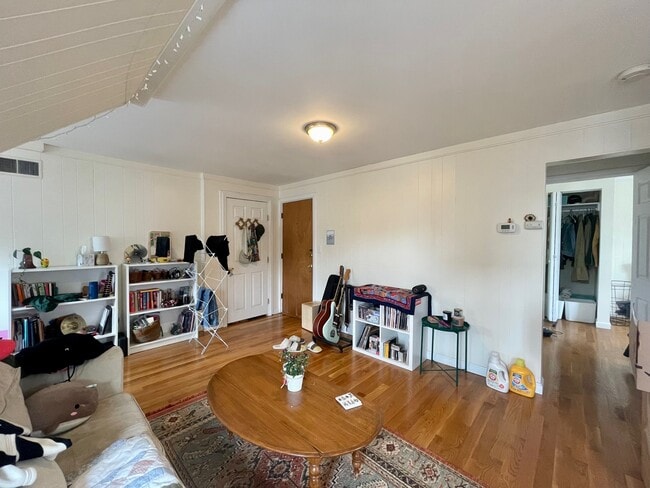 Building Photo - 56 Cedar St