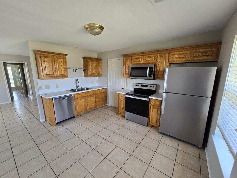 Building Photo - 1185 Greywood Dr
