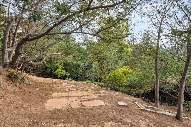 Building Photo - 3339 N Knoll Dr