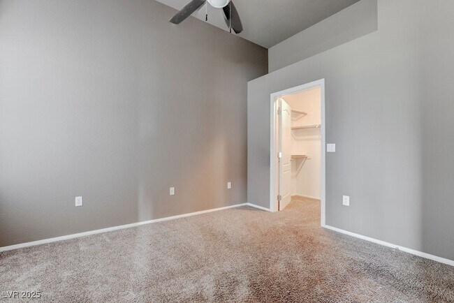 Building Photo - 2305 W Horizon Ridge Pkwy