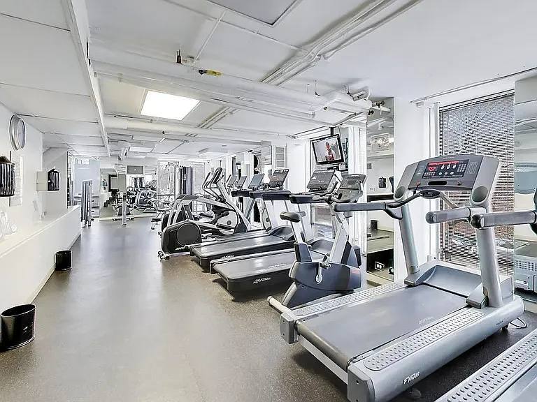 Building Photo - 1660 N La Salle Dr