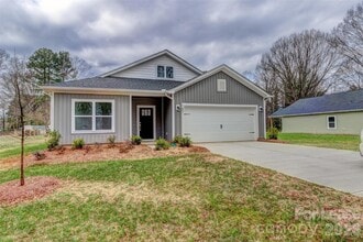 Building Photo - 197 Dale Dr