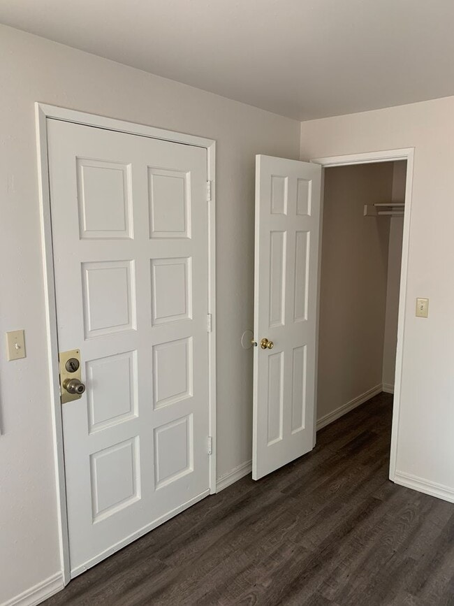 Building Photo - Updated home!