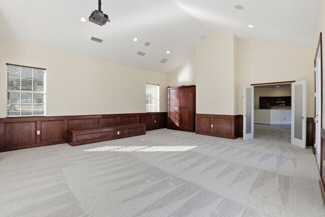 Building Photo - Ivy Park Brick Home 4 bedroom 3 1/2 baths