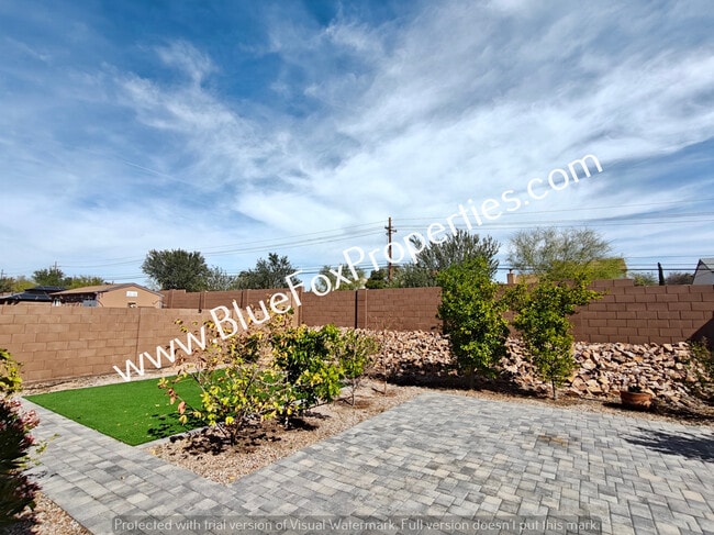 Building Photo - 7860 N Scholes Ave