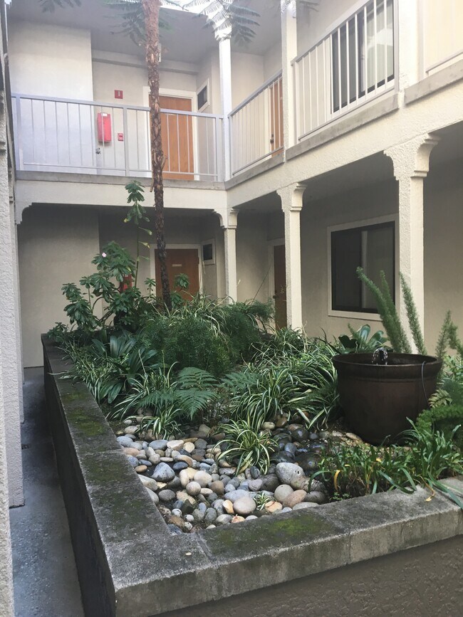 Building Photo - 615 Ansel Rd