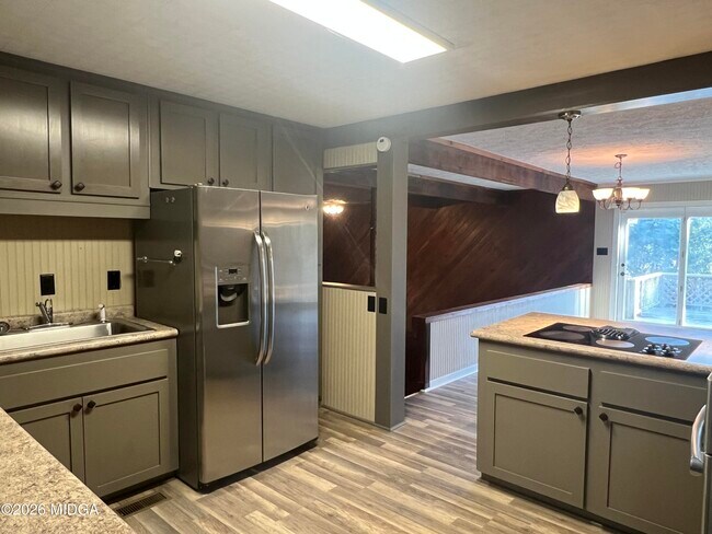 Building Photo - 1943 Northbrook Ave