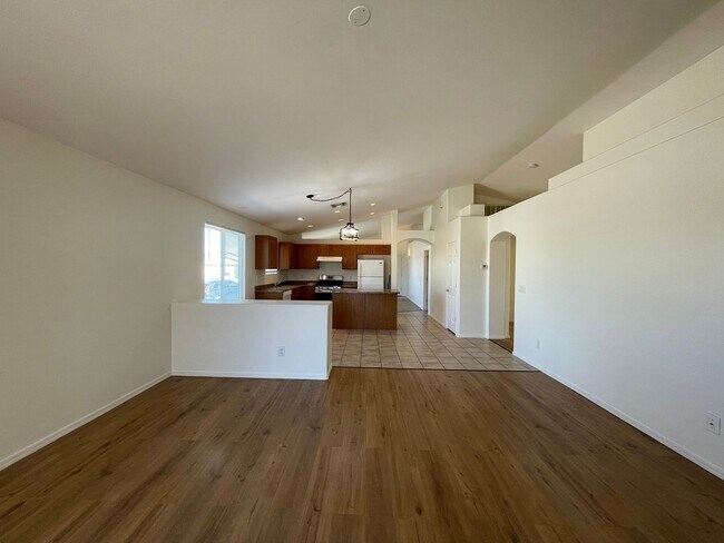 Building Photo - Charming Corner Lot - 4 Bedroom/ 2 Bathroom