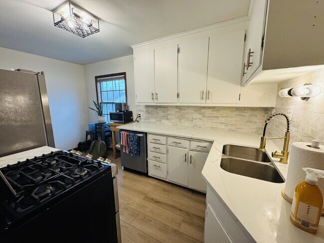 Building Photo - 6012 Logan Ave S