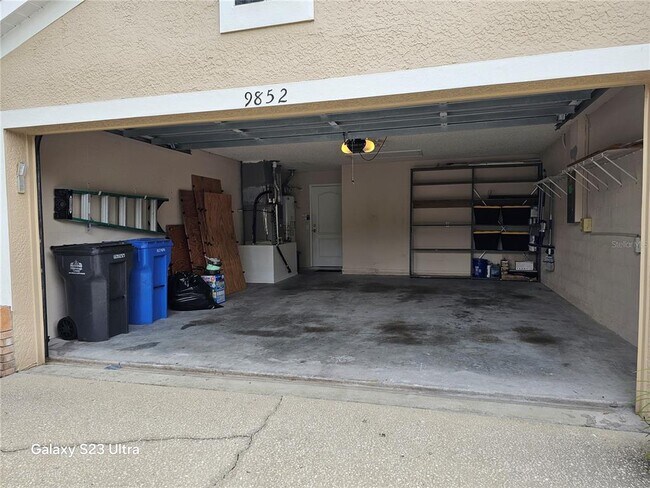 Building Photo - 9852 Bridgeton Dr