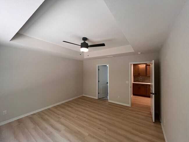 Building Photo - Beautiful, brand-new, 3-bedroom, 2-bath home in Nixa with a 3-car garage.