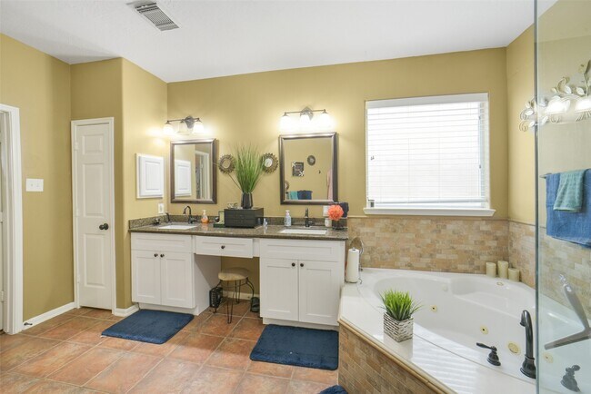 Building Photo - 2103 Blue Water Bay Dr