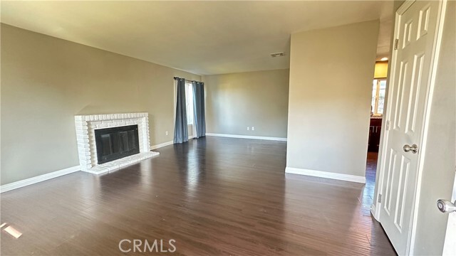 Building Photo - 2057 S Cherry Ave