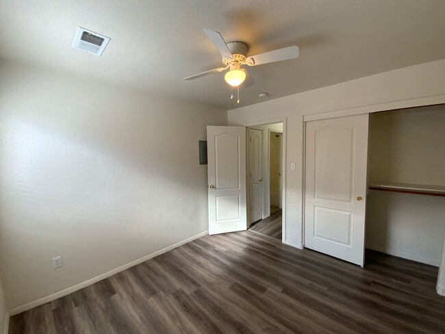 Building Photo - 4 Bedroom Single Story Home Available Near Unser Blvd NE & King Blvd NE in Rio Rancho!