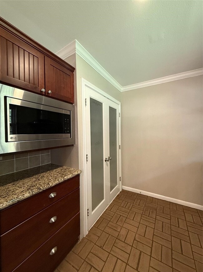 Building Photo - 9646 Meadowglen Ln