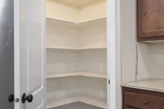 Building Photo - Beautiful Luxury Home. Great Location.