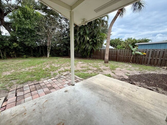 Building Photo - 2716 Blossom Dr
